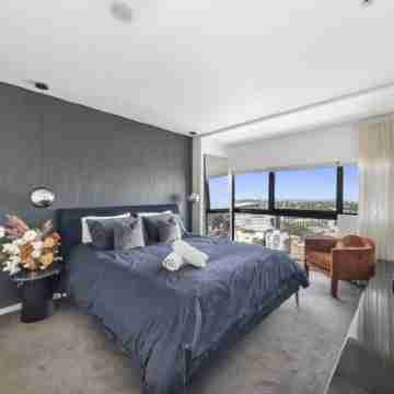 The ultimate luxury apt w panoramic harbour bridge views Rooms