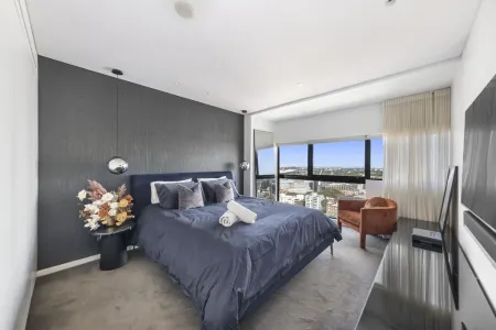 The ultimate luxury apt w panoramic harbour bridge views