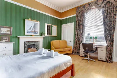 Beautifully kept period property 5-10mins from town centre, restaurants, beaches
