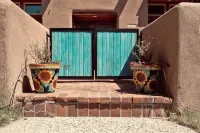 Private Upscale Mountain View Retreat Just  12 Minutes from the Santa Fe Plaza. Hotels in Chupadero