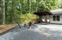 Tranquility Pond Cottage, Relax, Fish and Unwind - Bungalows