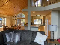 Spacious 3100 sq ft sleeps 10: 4 bd 3 bath Ping Pong Game Rm and jacuzzi bathtub