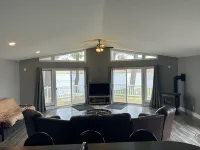 Relaxing Graham Lake Escape Hotel di Front of Yonge