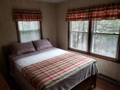 3 Bedroom Cabin, newly renovated. Hotels near Thunder Hill Overlook