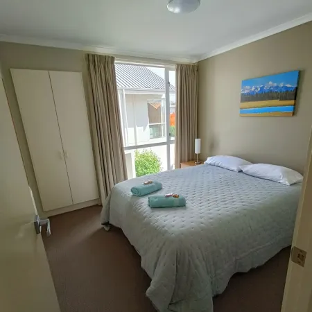 Opuke Crash Pad, enjoy Resort Facilities, Opuke Hot Pools, Ski Field.