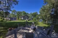 Welcome to our lakefront vacation rental! Hotel dekat Napanee Fairgrounds Sports Complex
