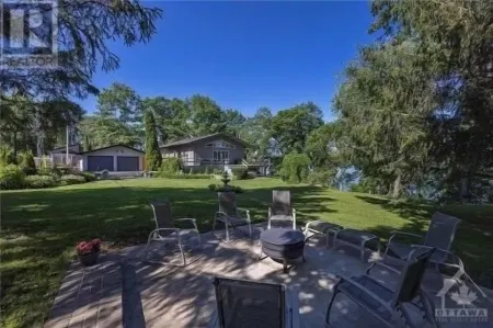 Welcome to our lakefront vacation rental! Отели в г. Леннокс энд Аддингтон Каунти