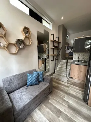 Beautiful Modern Studio Apartment Excellent location!