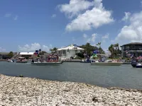 The Salty Mermaid-Rockport, TX 3-walking distance to pier, music, food+ big yard