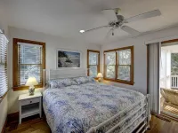 MarshMellow! Corolla Beach House with Unbelievable Sunsets Hotels in Corolla