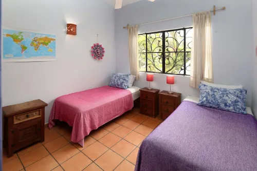 Casa Tortuga 2BR/1BA apt., private pool, patio&garden, parking.