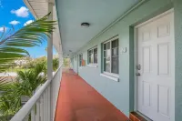 Beautiful Indian Shores condo with private beach access