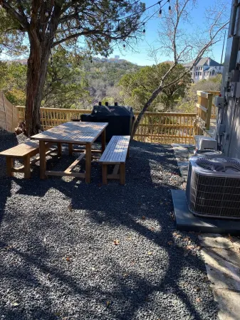 Secluded Lake Travis Retreat on Serene Cove with Pool! Отели в г. Гудзон Бенд