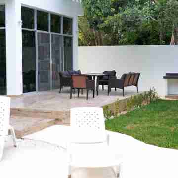 Luxury Villa Great Location Walking Distance to the Beach Hotel Exterior