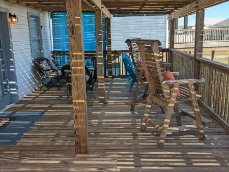 Charming recently updated beach house with ocean views, sleeps 8