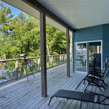 Blue Lodge with cozy winter garden and direct lake access
