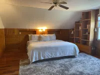 Colchester Vermont Hotels near Sunny Hollow Quick Stop