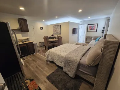 Sherman Oaks Cozy Guest House