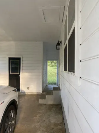 Cozy home close to downtown and minutes away from Fort Smith area! Pet-Friendly