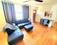 Fenced yard, pet friendly, strong wifi. Near MTSU, food and shopping.