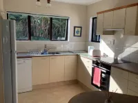 Waterfront Cottage Parua Bay. Beaches, mountains.Walking distance to shops Hotel a Parua Bay