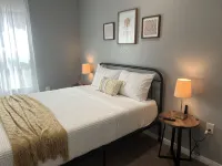 New Modern Family home w Boat parking & minutes from boat ramp & Lake beaches!