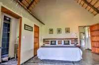 Luxury villa 12 mi from the Crocodile Bridge Gate of the Kruger National Park!