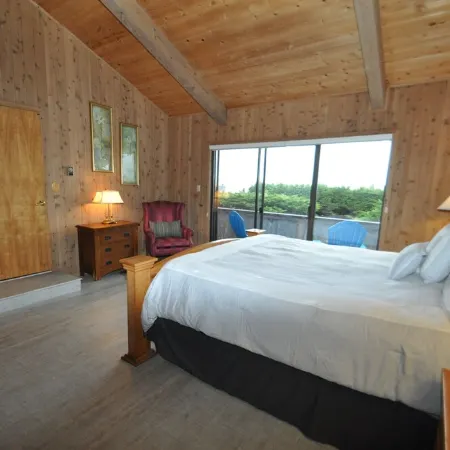 Bodega Bay Gem: 180° Ocean Views, Hot Tub, Man Cave & Family Vibes – Sleeps 12
