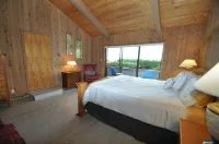 4.5 Bedrooms, 3 Baths, 2 Kitchens, 180 degree views and a 'Man Cave'