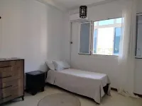Appartement Cozy à 3mn de l'aéroport et de la plage Hotels in 