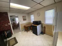 Charming 3 bed/2 bath whole house with 1.0 GB WiFi, TV in LR and each bedroom