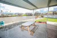(RV2) Paradise in Sargent. Saltwater canal, minutes to ICW and beach.