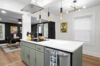 Modern Cottage - City Center Arkham Comix附近的飯店