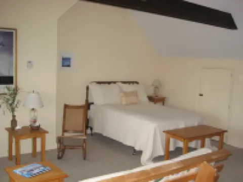 Oceanview Kingsize South End Studio NO FINAL CLEANING FEE