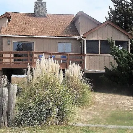A MINI PARADISE-"THE FRISKY DOLPHIN"PRIVATE BEACH- 3BED, 2BATH!!