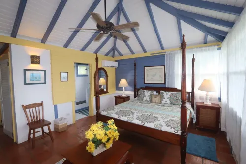 Limeberry House, easy walking to Longbay & Smugglers Cove, beaches