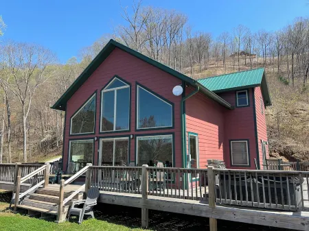 Spectacular Mountain Views w/Pool table and Fire pit!