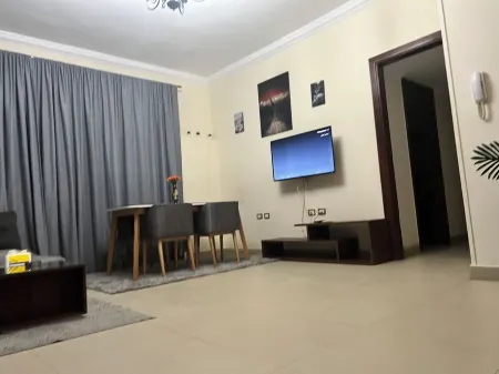 Hidden Gem 2BR with pool access Отели рядом с достопримечательностью «Канадский международный колледж - CIC»