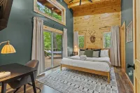 Modern Forest Cabin w/ Hot Tub, Sauna & Firepit Near Natural Bridge State Park