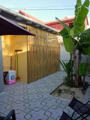 House of full foot with small done up and fenced yard. Hotels in Port-Louis