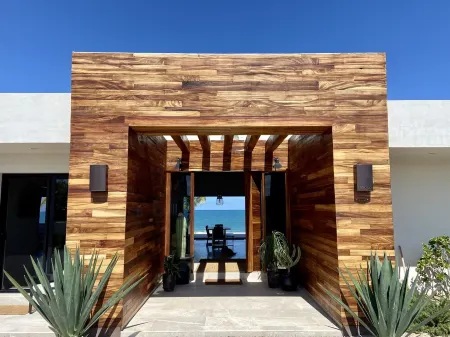 Beautiful New Beachfront home near Costa Palmas (Four Seasons) on the Eastcape