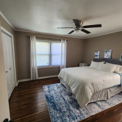 4 min to Expo/Fairgrounds/Waterpark and 5 min to Cherry St. Updated & Sleeps 8!