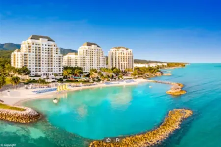 Spectacular 3BR 3.5BA -optional all-inclusive resort high floor beachfront tower Отели рядом с достопримечательностью «Sandals Cay»