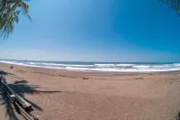 Beautiful Beachfront house, ideal for big families Hotels in Acajutla