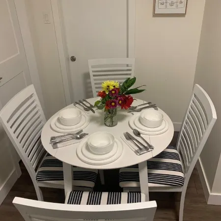 Modern, stylish, bright and peaceful 2 Bedroom New Suite. Fully licensed