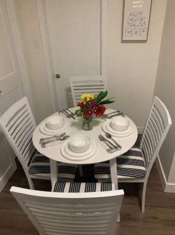 Modern, stylish, bright and peaceful 2 Bedroom New Suite. Fully licensed