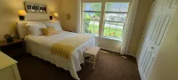 Great home, close to town, quiet be I neboorhood