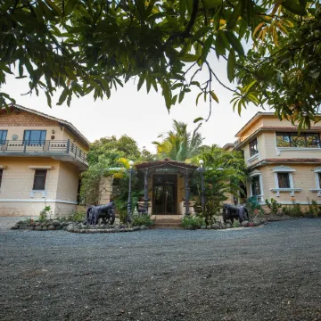 Gir Lions Paw Resort with Swimming Pool