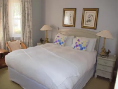 Quaint family home close to Tram terminal