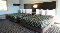 Budget Host Inn Fridley - parking